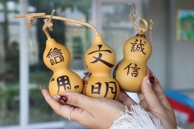 三駕馬車齊聚力 鄉(xiāng)村文化煥新顏——環(huán)翠區(qū)羊亭鎮(zhèn)以工藝美術品振興鄉(xiāng)村文化