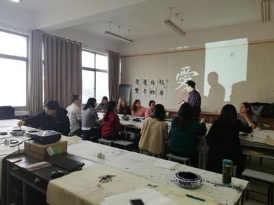 留學(xué)生體驗(yàn)中國傳統(tǒng)書法 龍湖印社文藝創(chuàng)作之旅